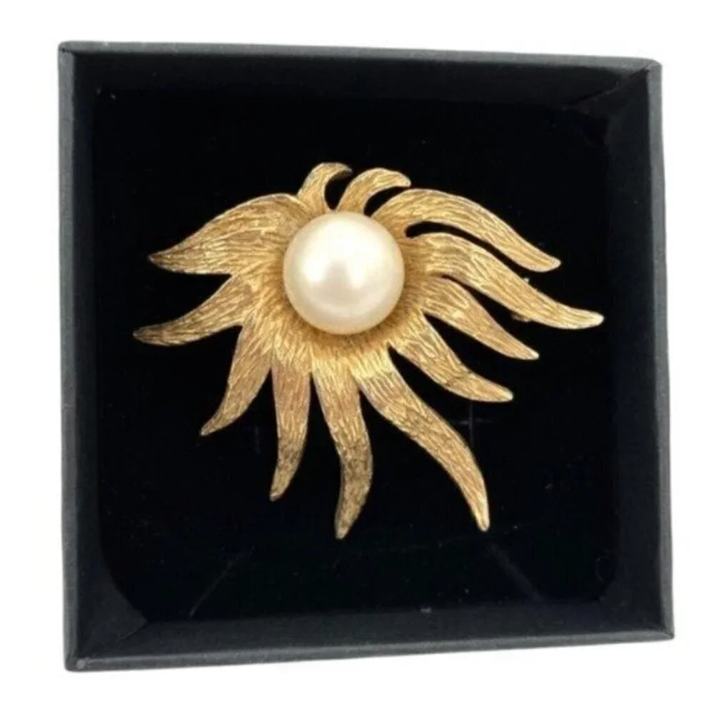 Vintage Tara Gold Starburst Faux Pearl Signed Brooch